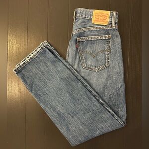 💙 Levi's “Low-pro straight” Blue Jeans